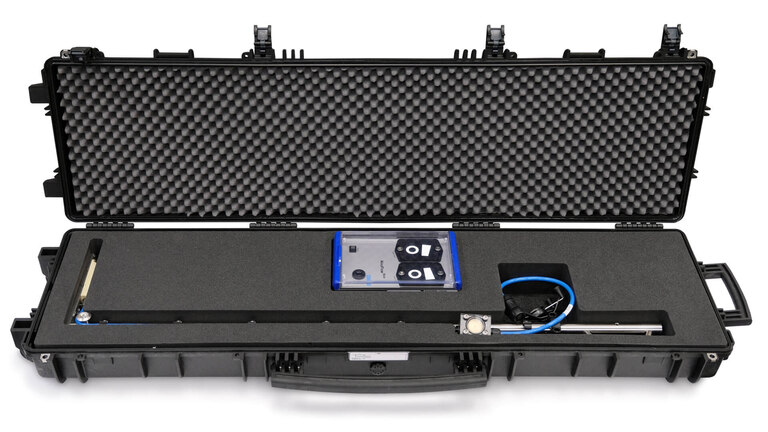 The transport case protects the system during tough working conditions.