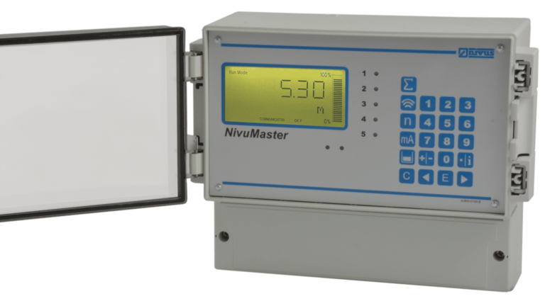 [Translate to Francais:] NivuMaster 5 Relais für die Messung von Füllstand, Volumen und Menge sowie zur Regelung von Pumpen und erweiterten Steuerungsaufgaben