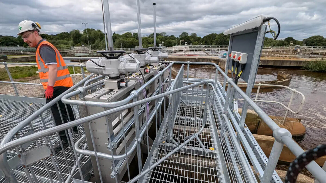 The preferred solution involved the deployment of three actuated penstocks that would be lifted into the first three channels.