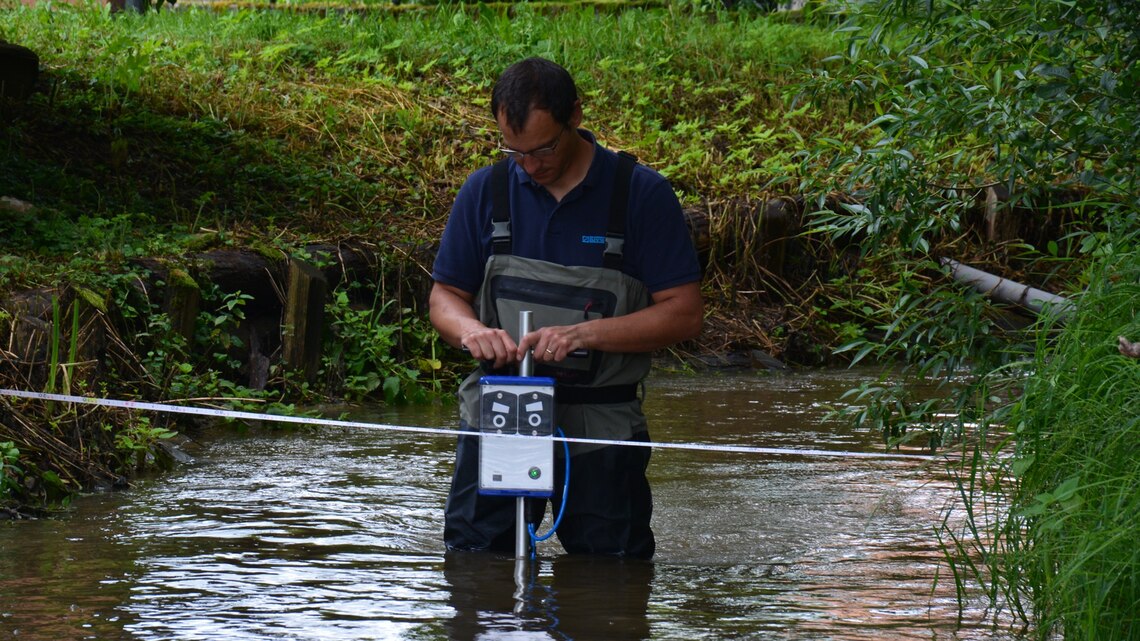 Flow measurement with NivuFlow Stick in a trapezoidal channel at Lorquin Flow measurement with NivuFlow Stick in a trapezoidal channel at Lorquin